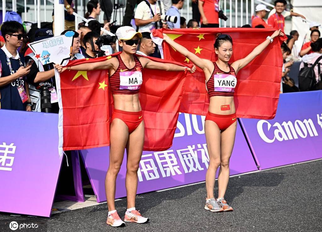 穆里尼奥还谈到了罗马青训球员的一大特点：“在这里有一种不同的情况，这些首秀的青年队球员们，几乎所有人都是罗马球迷和罗马本地人。